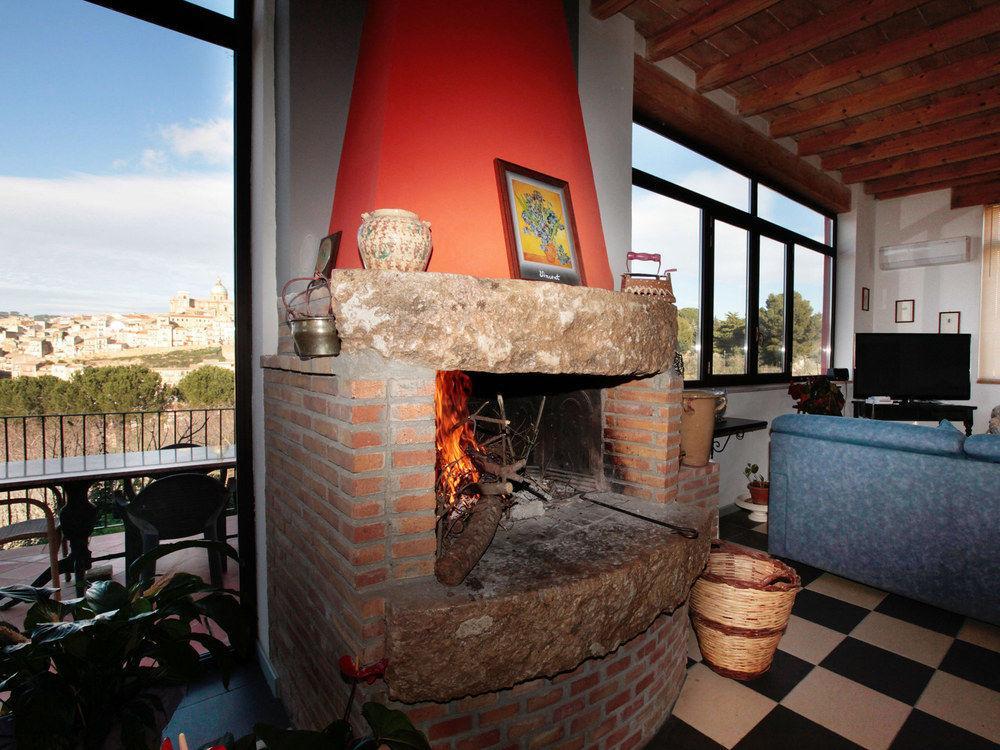 פיאצה ארמרינה La Casa Rossa Country House מראה חיצוני תמונה