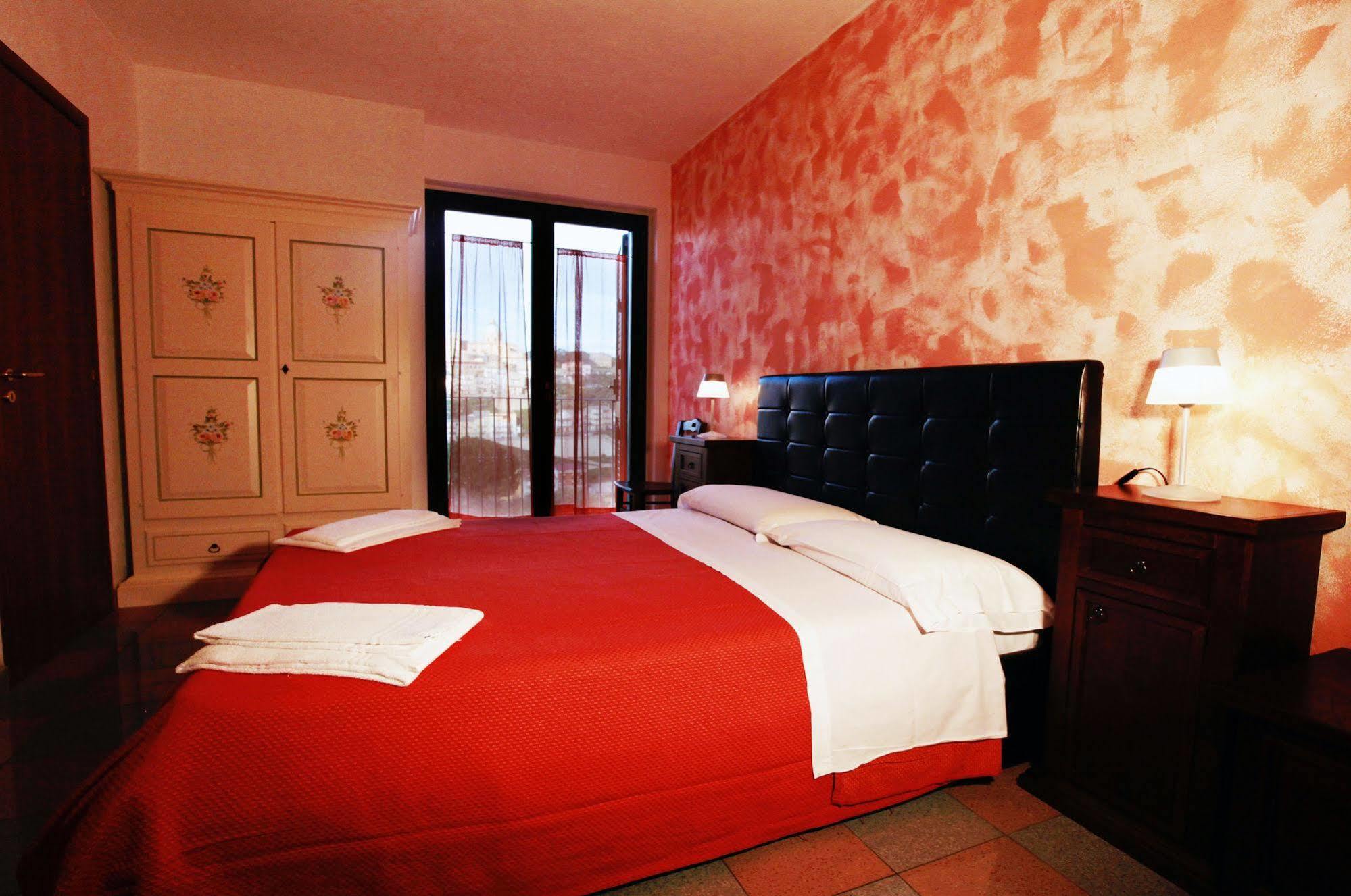 פיאצה ארמרינה La Casa Rossa Country House מראה חיצוני תמונה