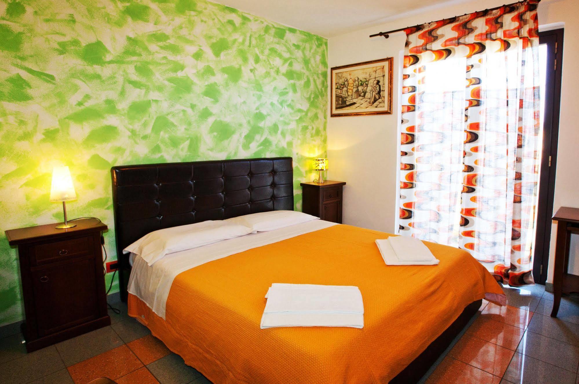 פיאצה ארמרינה La Casa Rossa Country House מראה חיצוני תמונה