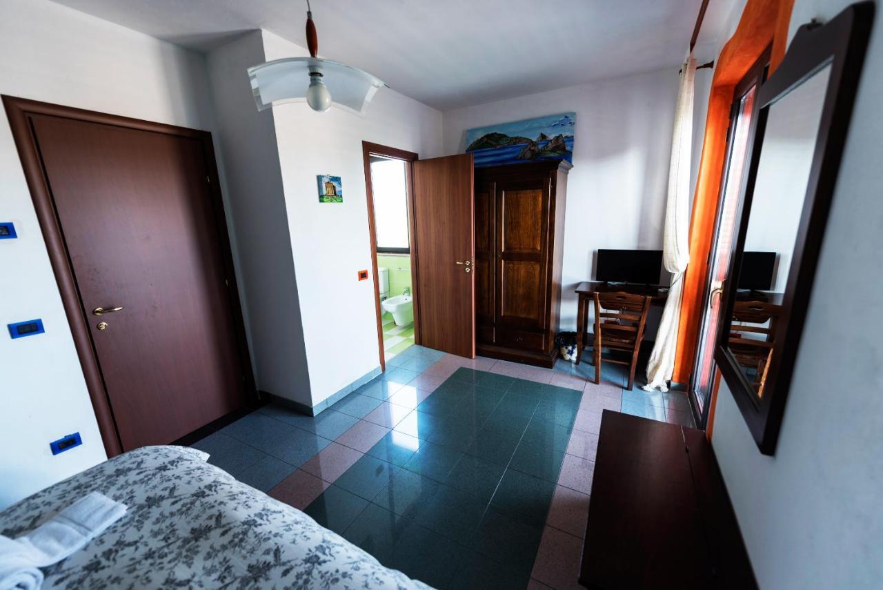 פיאצה ארמרינה La Casa Rossa Country House מראה חיצוני תמונה