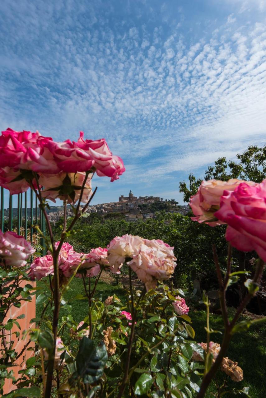 פיאצה ארמרינה La Casa Rossa Country House מראה חיצוני תמונה